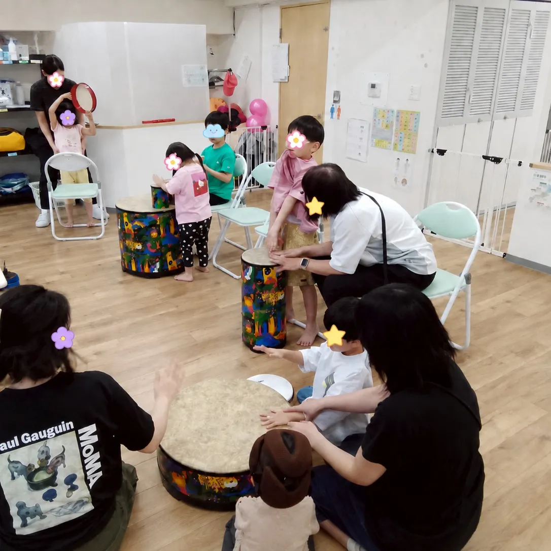 今日は、いつもの音楽療法の中で、職員たちの心に残る素敵な場面...