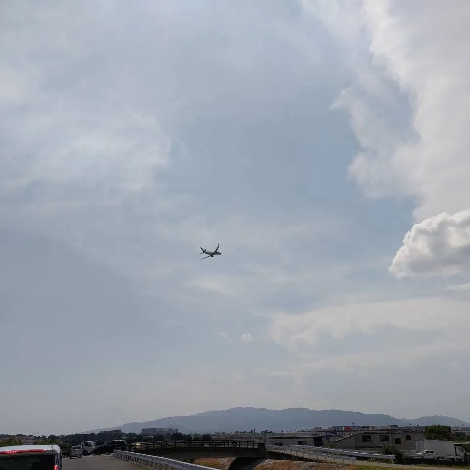 昨日は、伊丹空港近くまでお出かけし、上空へ飛び立つ飛行機を見...