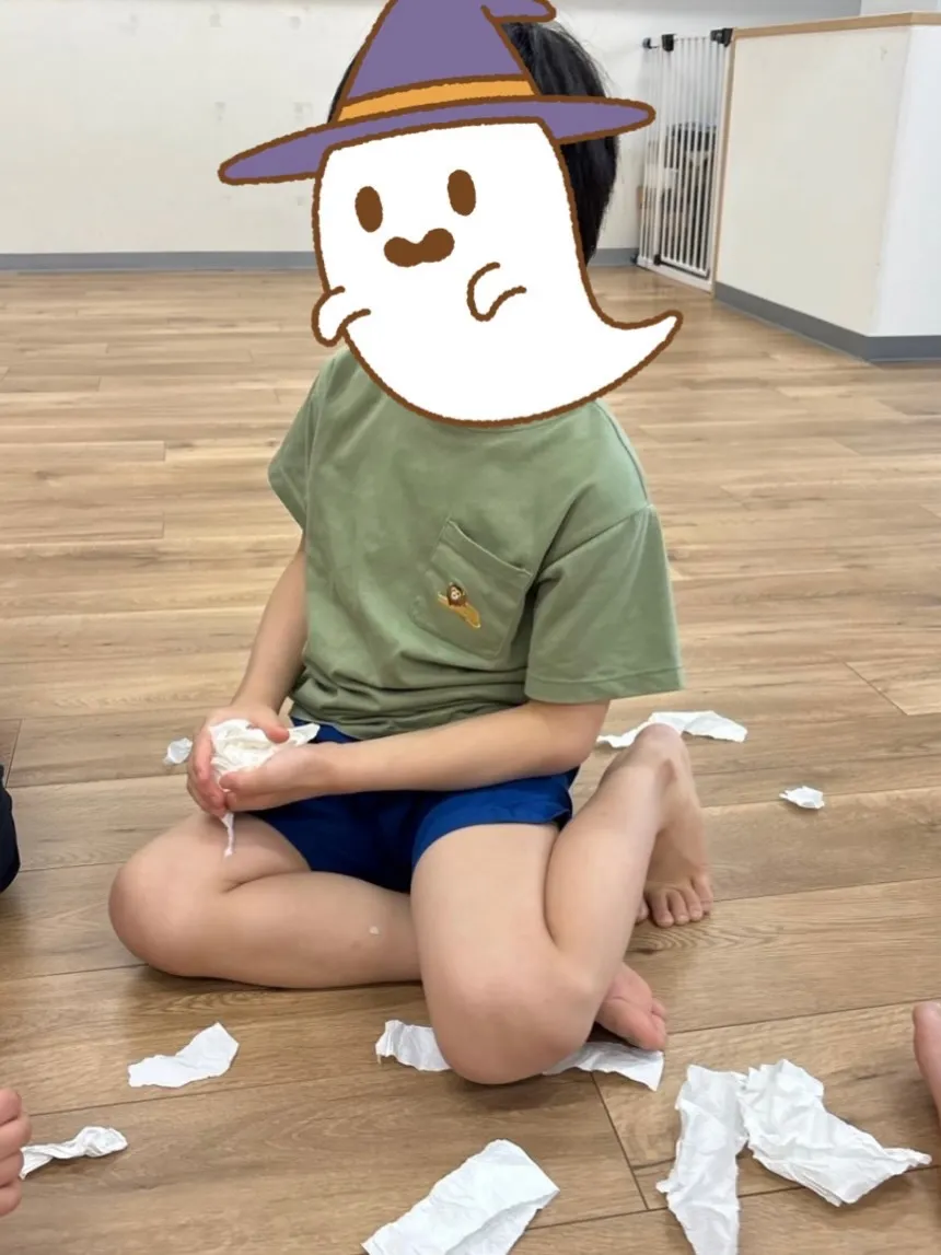 プレリュードでは、さまざまな技法を使った製作遊びを楽しんでい...
